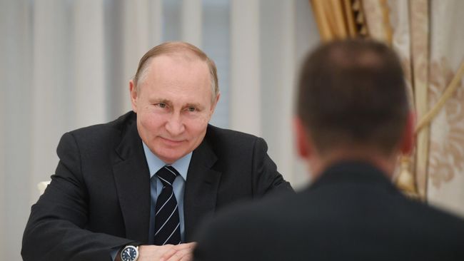 Президент РФ Владимир Путин во время встречи с генеральным директором автомобильного концерна Volkswagen Group Гербертом Диссом. 12 апреля 2019 Президент РФ Владимир Путин во время встречи с генеральным директором автомобильного концерна Volkswagen Group Гербертом Диссом. 12 апреля 2019