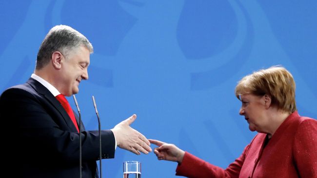 Президент Украины Петр Порошенко и канцлер Германии Ангела Меркель во время пресс-конференции в Берлине. 12 апреля 2019 Президент Украины Петр Порошенко и канцлер Германии Ангела Меркель во время пресс-конференции в Берлине. 12 апреля 2019