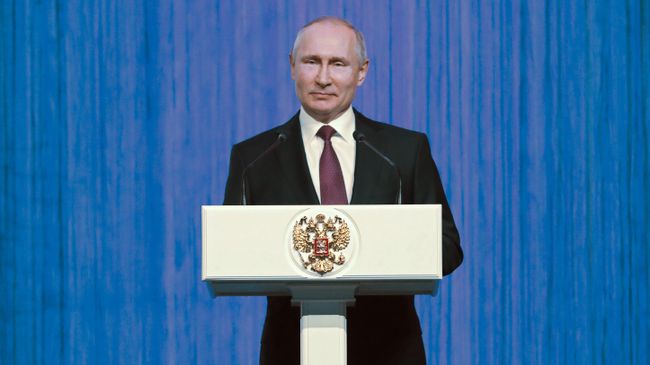 Президент РФ Владимир Путин выступает на торжественном вечере Первые в космосе, посвящённом Дню космонавтики
