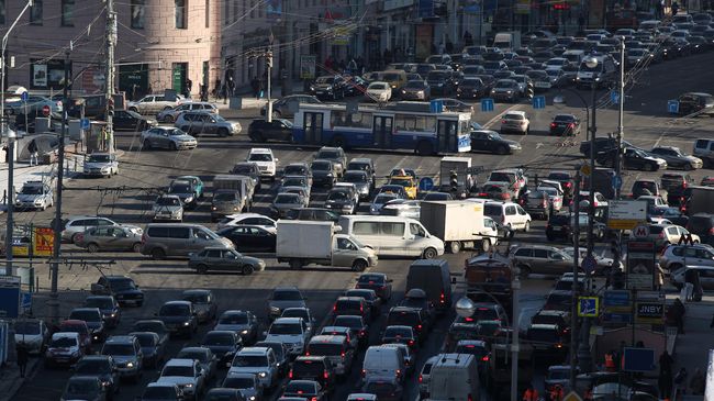Автомобильная пробка на Тверской улице в Москве Автомобильная пробка на Тверской улице в Москве