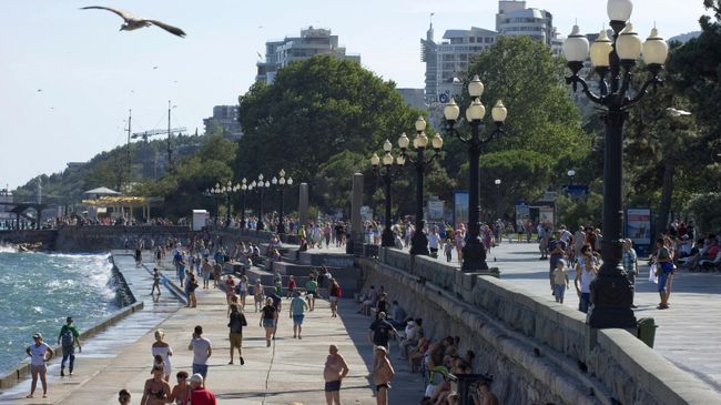Набережная города Ялты в Крыму Набережная города Ялты в Крыму