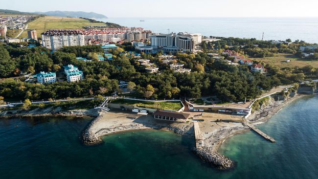 Вид на Толстый мыс в Геленджике Вид на Толстый мыс в Геленджике