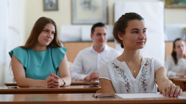 Ученики в классе во время занятия
