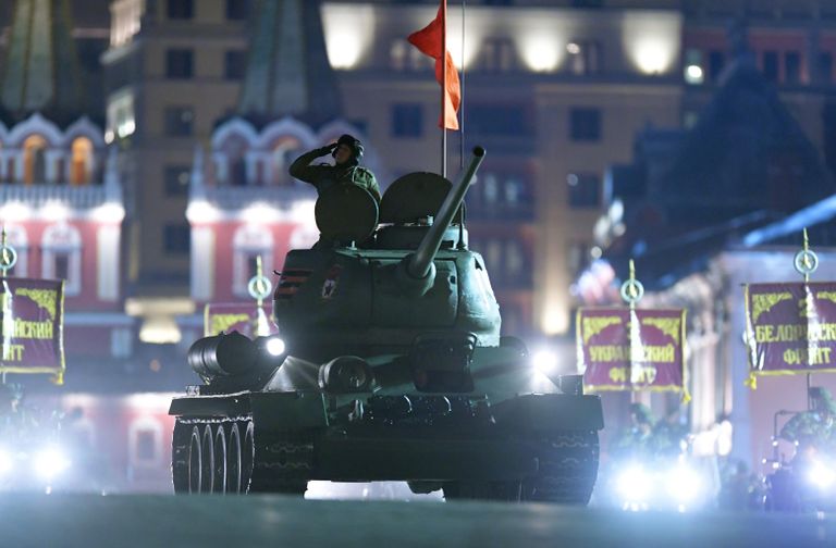 Танк Т-34-85 на репетиции военного парада на Красной площади