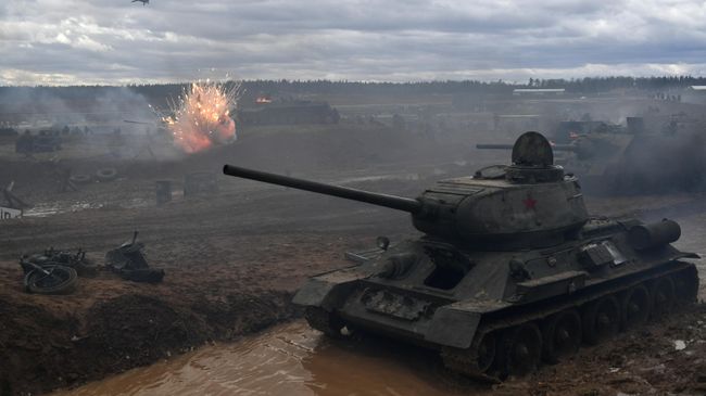 Военно-историческая реконструкция Штурм Берлина, посвященноя 72-й годовщине Победы в Великой Отечественной войне, в военно-патриотическом парке культуры и отдыха вооруженных сил РФ Патриот в Московской области