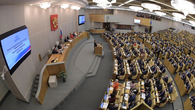 Председатель правительства РФ Дмитрий Медведев выступает в Государственной Думе РФ. 17 апреля 2019 Председатель правительства РФ Дмитрий Медведев выступает в Государственной Думе РФ. 17 апреля 2019