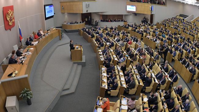 Председатель правительства РФ Дмитрий Медведев выступает в Государственной Думе РФ. 17 апреля 2019 Председатель правительства РФ Дмитрий Медведев выступает в Государственной Думе РФ. 17 апреля 2019