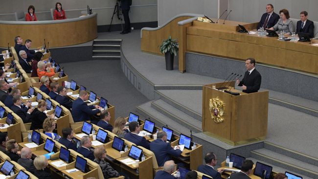 Председатель правительства РФ Дмитрий Медведев выступает в Государственной Думе РФ