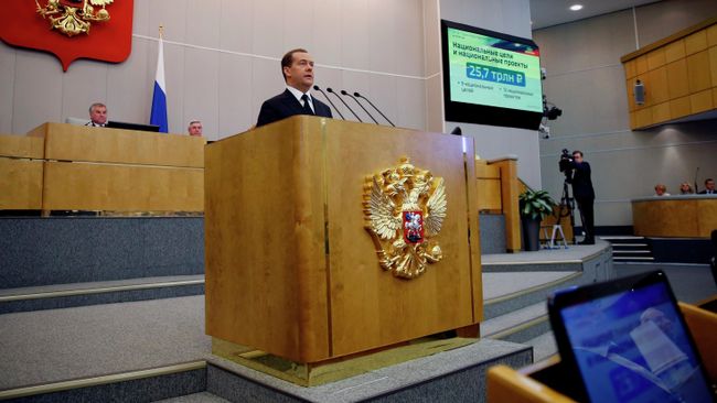 Председатель правительства РФ Дмитрий Медведев выступает в Государственной Думе РФ Председатель правительства РФ Дмитрий Медведев выступает в Государственной Думе РФ