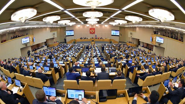 Председатель правительства РФ Дмитрий Медведев выступает в Государственной Думе РФ. 17 апреля 2019 Председатель правительства РФ Дмитрий Медведев выступает в Государственной Думе РФ. 17 апреля 2019