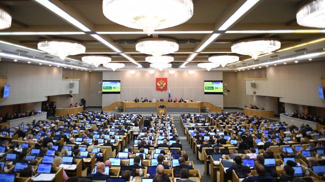 Председатель правительства РФ Дмитрий Медведев выступает в Государственной Думе РФ. 17 апреля 2019 Председатель правительства РФ Дмитрий Медведев выступает в Государственной Думе РФ. 17 апреля 2019