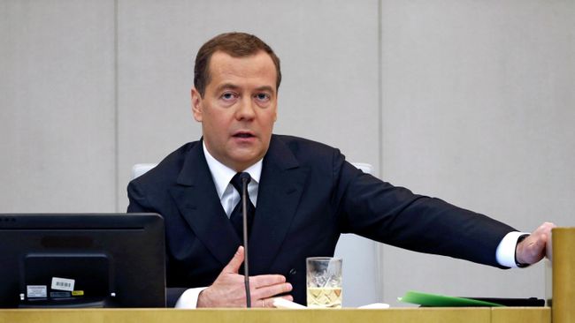 Председатель правительства РФ Дмитрий Медведев после выступления в Государственной Думе РФ с отчётом правительства РФ о результатах деятельности за 2018 года. 17 апреля 2019 Председатель правительства РФ Дмитрий Медведев после выступления в Государственной Думе РФ с отчётом правительства РФ о результатах деятельности за 2018 года. 17 апреля 2019