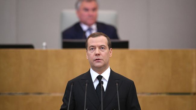 Председатель правительства РФ Дмитрий Медведев после выступления в Государственной Думе РФ. 17 апреля 2019 Председатель правительства РФ Дмитрий Медведев после выступления в Государственной Думе РФ. 17 апреля 2019