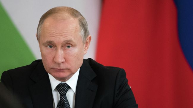 Президент РФ Владимир Путин во время встречи с президентом Таджикистана Эмомали Рахмоном. 17 апреля 2019 Президент РФ Владимир Путин во время встречи с президентом Таджикистана Эмомали Рахмоном. 17 апреля 2019