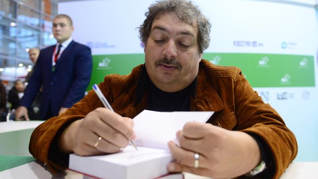 Писатель Дмитрий Быков на 30-й Московской международной книжной выставке-ярмарке Писатель Дмитрий Быков на 30-й Московской международной книжной выставке-ярмарке