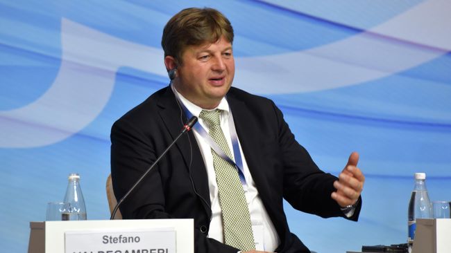 Депутат регионального совета Венето от партии Лига Севера Стефано Вальдегамбери на Ялтинском международном экономическом форуме в Крыму. Депутат регионального совета Венето от партии Лига Севера Стефано Вальдегамбери на Ялтинском международном экономическом форуме в Крыму.