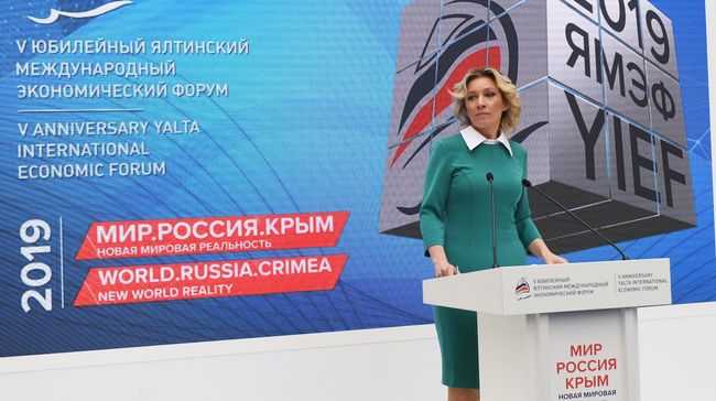 Официальный представитель Министерства иностранных дел России Мария Захарова во время брифинга в Ялте. 18 апреля 2019 Официальный представитель Министерства иностранных дел России Мария Захарова во время брифинга в Ялте. 18 апреля 2019