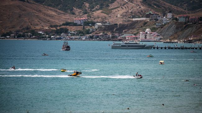Побережье Черного моря в Коктебеле Побережье Черного моря в Коктебеле