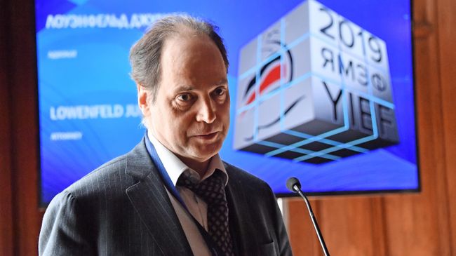 Писатель, судебный юрист Джулиан Лоуэнфельд на Ялтинском международном экономическом форуме. 19 апреля 2019 Писатель, судебный юрист Джулиан Лоуэнфельд на Ялтинском международном экономическом форуме. 19 апреля 2019
