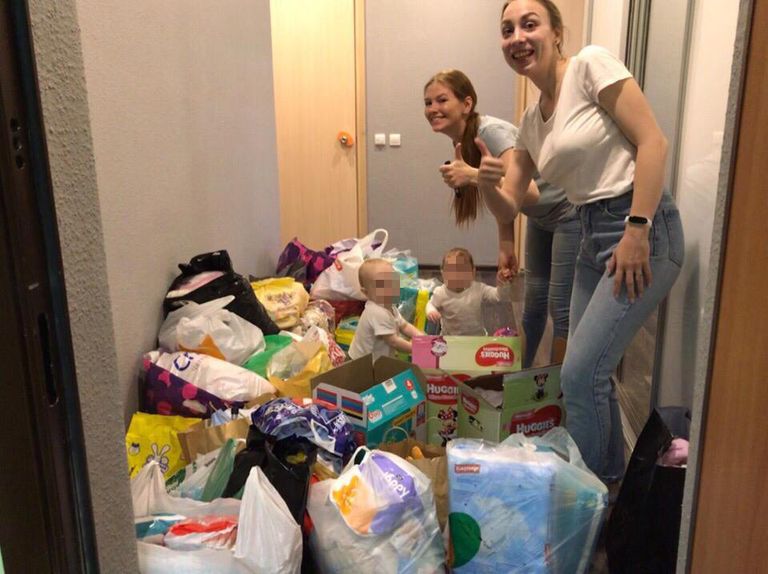 Волонтеры Елизавета и Светлана привезли вещи в дом ребенка