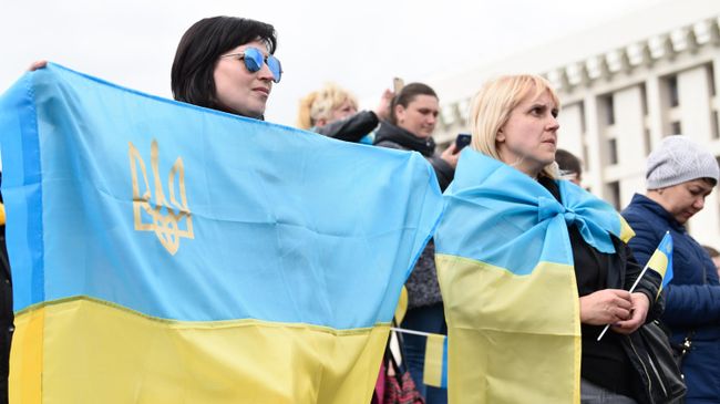 Участники акции против кандидата в президенты Украины Владимира Зеленского на площади Независимости в Киеве