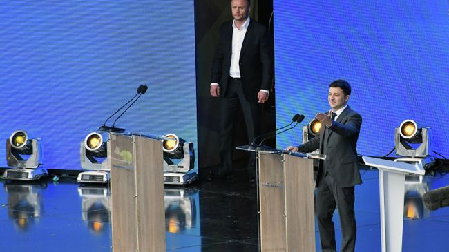 Кандидат в президенты Украины Владимир Зеленский во время дебатов в НСК Олимпийский в Киеве Кандидат в президенты Украины Владимир Зеленский во время дебатов в НСК Олимпийский в Киеве