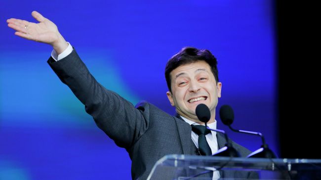 Кандидат в президенты Украины Владимир Зеленский во время дебатов в НСК Олимпийский в Киеве. 19 апреля 2019 Кандидат в президенты Украины Владимир Зеленский во время дебатов в НСК Олимпийский в Киеве. 19 апреля 2019