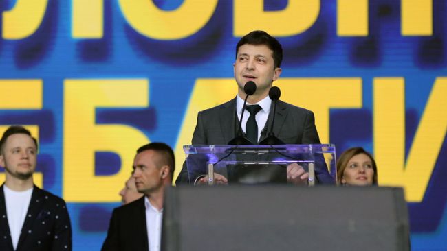 Кандидат в президенты от партии Слуга народа Владимир Зеленский во время дебатов с действующим президентом Украины, кандидатом в президенты Петром Порошенко в НСК Олимпийский Кандидат в президенты от партии Слуга народа Владимир Зеленский во время дебатов с действующим президентом Украины, кандидатом в президенты Петром Порошенко в НСК Олимпийский