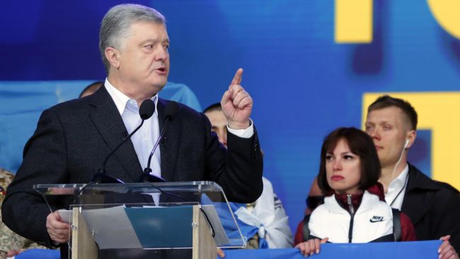 Действующий президент Украины, кандидат в президенты Петр Порошенко во время дебатов с кандидатом в президенты от партии Слуга народа Владимиром Зеленским в НСК Олимпийский
