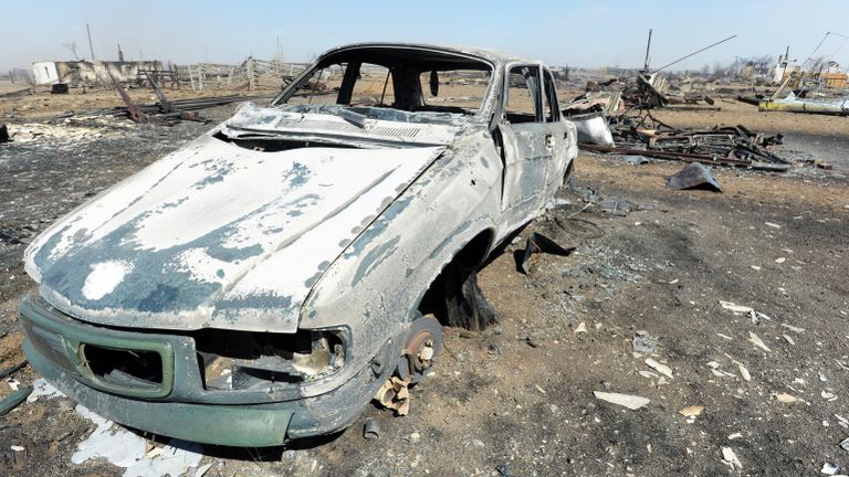 Сгоревший в результате пожара автомобиль в селе Усть-Ималка Ононского района Забайкальского края