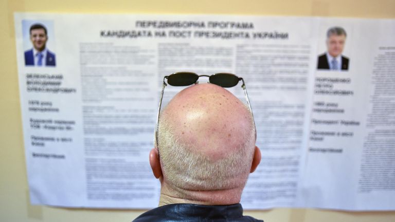 Голосование во втором туре президентских выборов на избирательном участке в Киеве, Украина. 21 апреля 2019 Голосование во втором туре президентских выборов на избирательном участке в Киеве, Украина. 21 апреля 2019