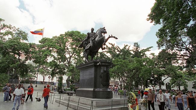 Памятник Симону Боливару в Каракасе Памятник Симону Боливару в Каракасе