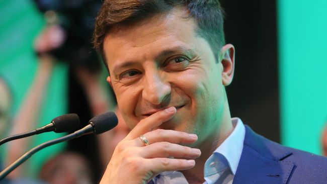 Кандидат в президенты Украины от партии Слуга народа Владимир Зеленский в собственном штабе в конгрессно-выставочном центре Парковый. 21 апреля 2019 Кандидат в президенты Украины от партии Слуга народа Владимир Зеленский в собственном штабе в конгрессно-выставочном центре Парковый. 21 апреля 2019