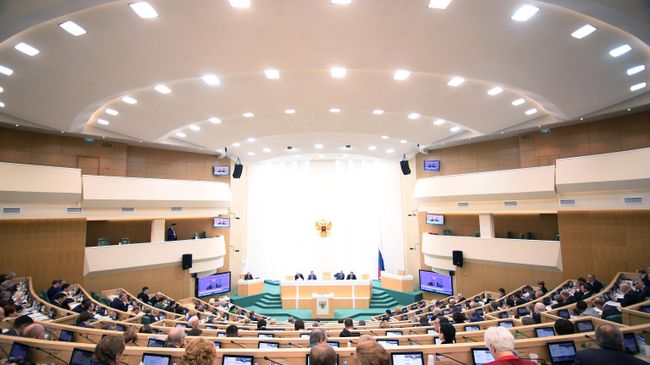 Сенаторы на заседании Совета Федерации РФ. 22 апреля 2019