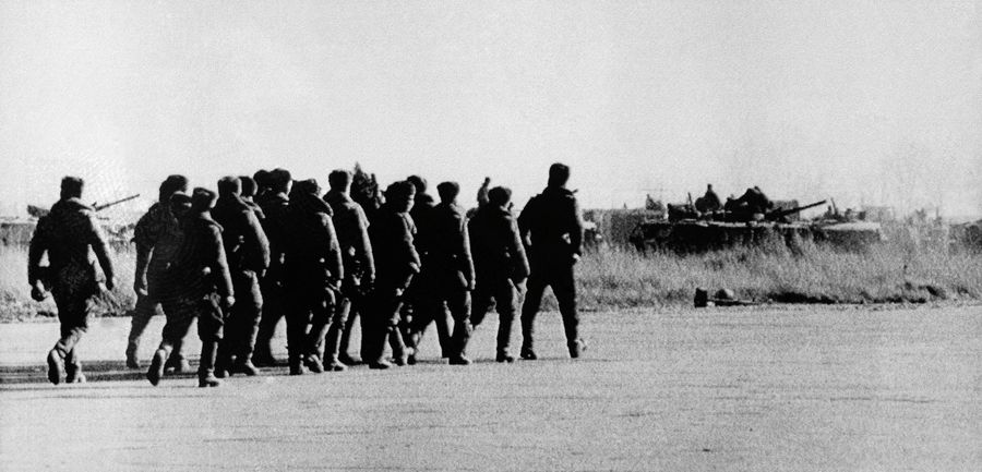 Советские солдаты в аэропорту Кабула. 30 декабря 1979 Советские солдаты в аэропорту Кабула. 30 декабря 1979