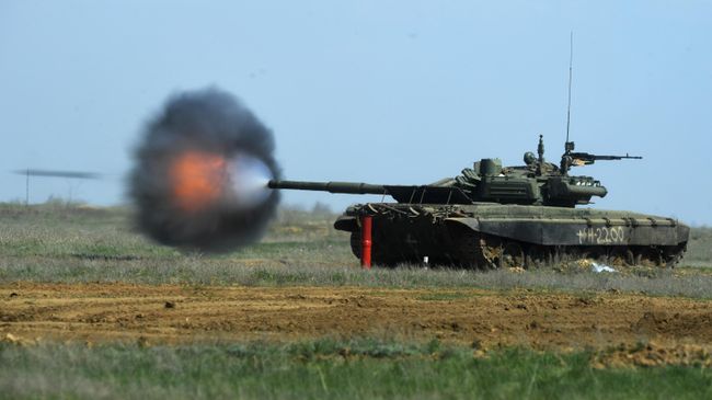 Танк Т-90 во время учений 20 отдельной мотострелковой бригады 8 общевойсковой армии в Волгоградской области Танк Т-90 во время учений 20 отдельной мотострелковой бригады 8 общевойсковой армии в Волгоградской области