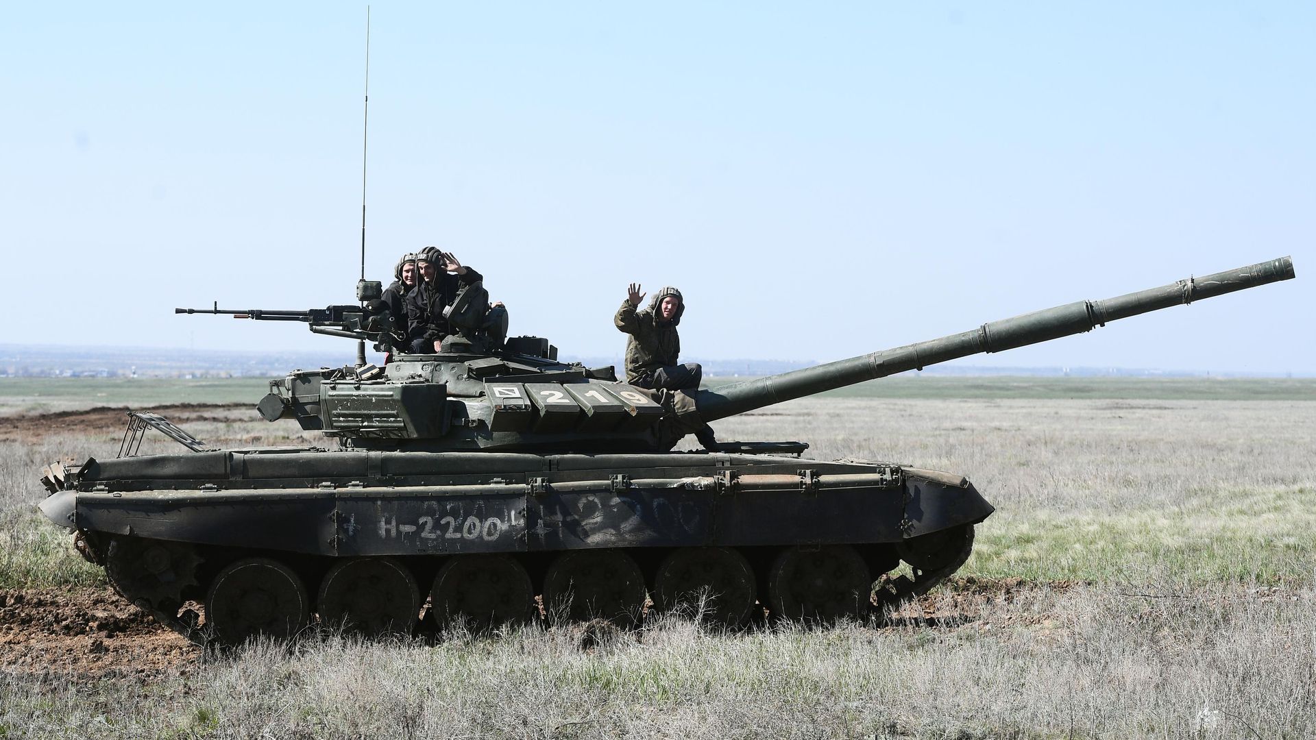 Экипаж танка Т-90 во время учений 8 общевойсковой армии в Волгоградской области Экипаж танка Т-90 во время учений 8 общевойсковой армии в Волгоградской области - РИА Новости, 1920, 13.04.2021
