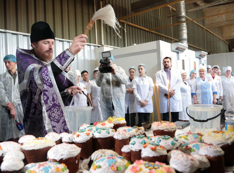 Освящение пасхальной продукции на заводе Крымхлеб в Симферополе Освящение пасхальной продукции на заводе Крымхлеб в Симферополе