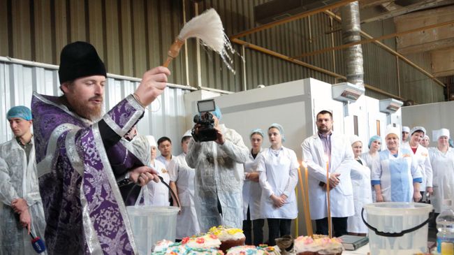 Освящение пасхальной продукции. Архивное фото