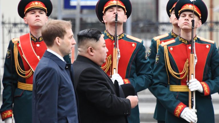 Лидер КНДР Ким Чен Ын на торжественной церемонии встречи во Владивостоке