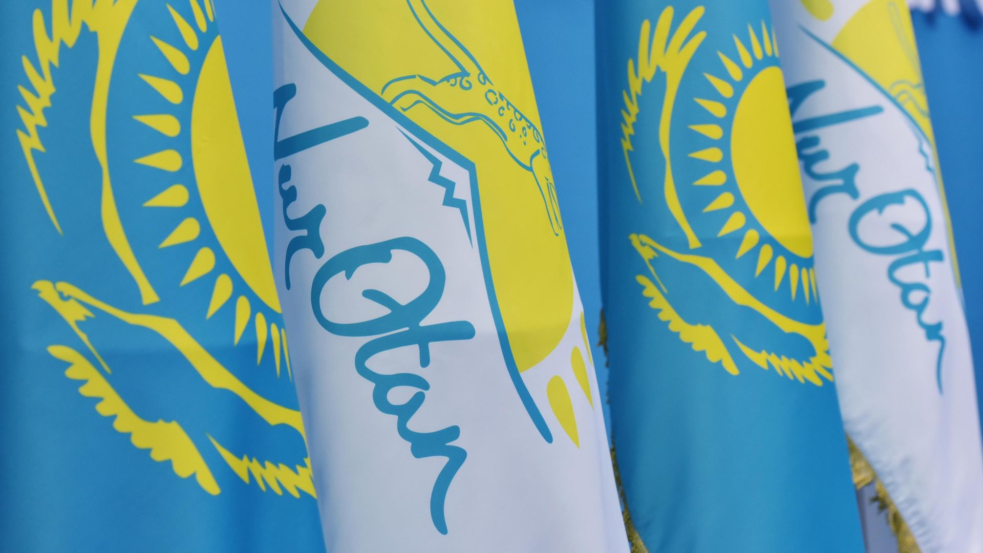 Флаги с символикой партии Нур Отан Флаги с символикой партии Нур Отан - РИА Новости, 1920, 01.02.2022