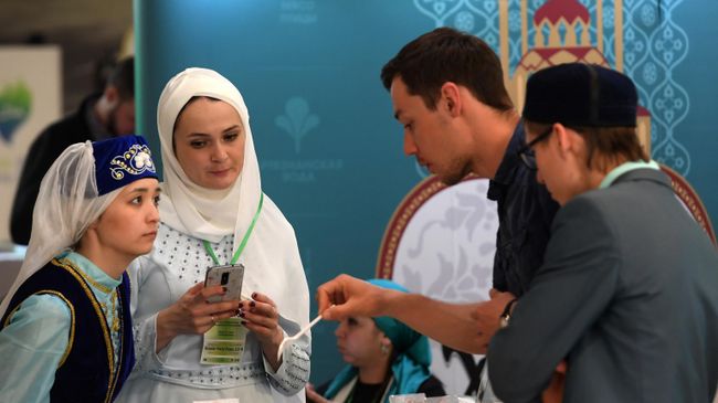 На Международной выставке Russia Halal Expo, проходящей в рамках X Международного экономического саммита Россия — Исламский мир: KazanSummit в Казани. 24 апреля 2019 На Международной выставке Russia Halal Expo, проходящей в рамках X Международного экономического саммита Россия — Исламский мир: KazanSummit в Казани. 24 апреля 2019