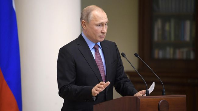 Президент РФ Владимир Путин выступает на встрече с членами Совета законодателей в Таврическом дворце Санкт-Петербурга. 24 апреля 2019 Президент РФ Владимир Путин выступает на встрече с членами Совета законодателей в Таврическом дворце Санкт-Петербурга. 24 апреля 2019
