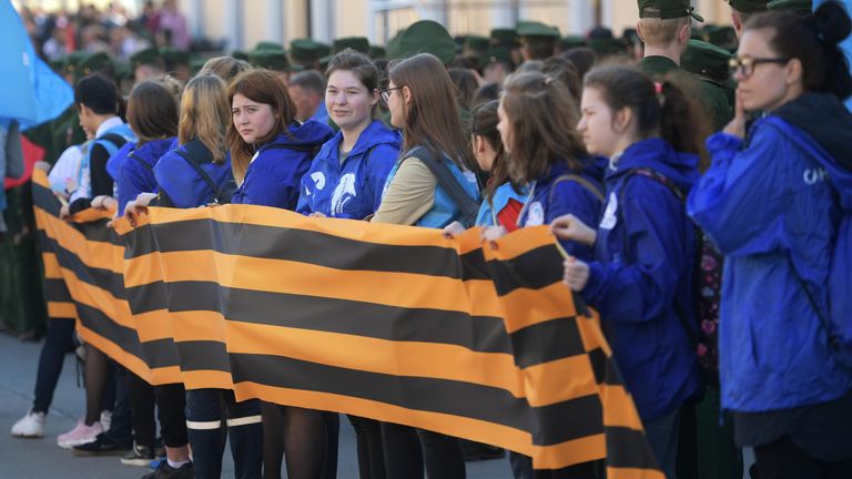 Волонтеры во время ежегодной акции Георгиевская ленточка в Санкт-Петербурге Волонтеры во время ежегодной акции Георгиевская ленточка в Санкт-Петербурге