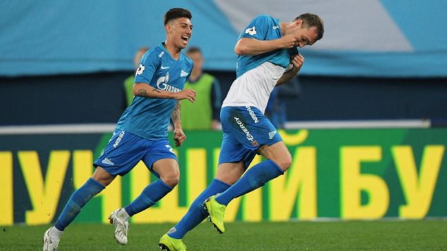 Артем Дзюба (справа) и Эмилиано Ригони