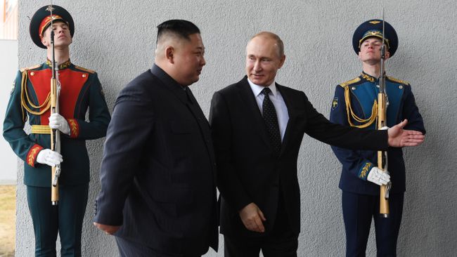 Президент РФ Владимир Путин встретился с лидером КНДР Ким Чен Ыном Президент РФ Владимир Путин встретился с лидером КНДР Ким Чен Ыном