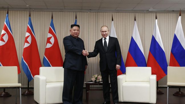 Встреча Путина и Ким Чен Ына во Владивостоке Встреча Путина и Ким Чен Ына во Владивостоке