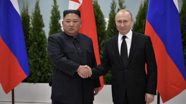 Президент России Владимир Путин во время встречи с лидером КНДР Ким Чен Ыном Президент России Владимир Путин во время встречи с лидером КНДР Ким Чен Ыном