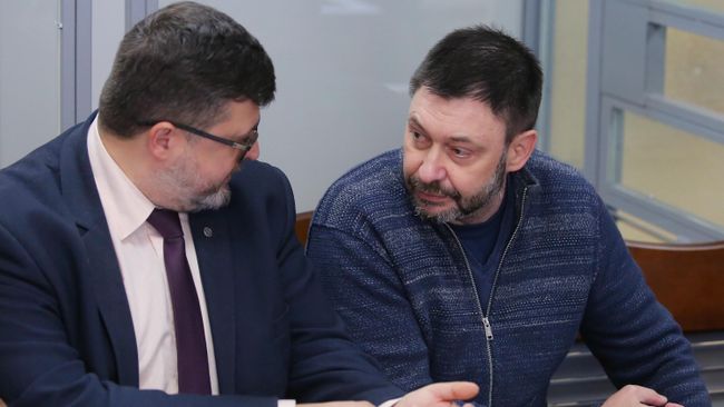 Руководитель портала РИА Новости Украина Кирилл Вышинский (справа) и адвокат Андрей Доманский Руководитель портала РИА Новости Украина Кирилл Вышинский (справа) и адвокат Андрей Доманский