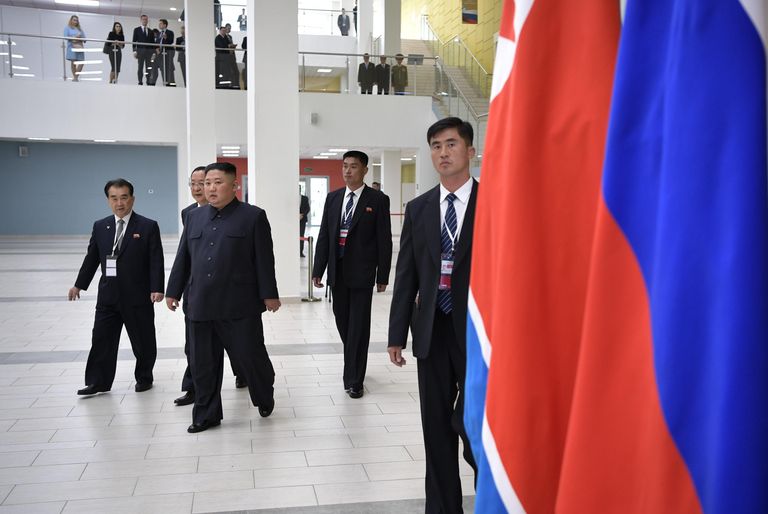 Председатель Госсовета Корейской Народно-Демократической Республики Ким Чен Ын перед началом российско-корейских переговоров на острове Русский
